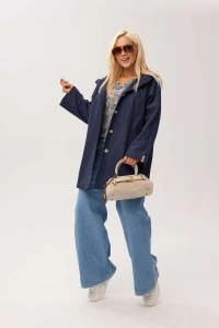 Granatowy przejściowy płaszcz damski Arlene o trapezowym kroju z kapturem - 3