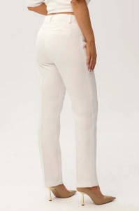 Elegancki komplet Violetta w kolorze ecru - elegancja w nowoczesnym wydaniu - 10