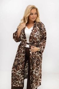 Kimono Adele plus size w kwiatowy wzór z lekkiej wiskozy. Eleganckie długie kimono damskie XXL do codziennych i letnich stylizacji.