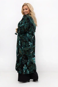 Długie kimono plus size w turkusowy wzór paisley na czarnym tle, przewiewne i efektowne, do codziennych oraz eleganckich stylizacji.