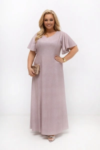 Sukienka maxi Wedding Glow plus size w pudrowym różu z delikatnym srebrnym połyskiem. Elegancka kreacja na wesele, komunię, chrzciny i bal.