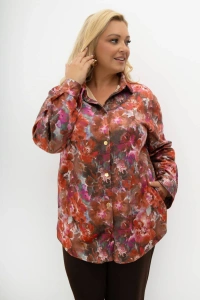 Oversizowa koszula na guziki Take Your Time w bordowo-brązowy print kwiatowy Plus Size – zbliżenie na wzór i fason.