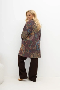 Sweterkowy kardigan Slow Moments w kwiatowy print Plus Size Oversize – widok z tyłu i długość narzutki.