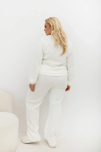 Komplet z prążkowanej dzianiny Lucky Me w kolorze ecru Plus Size Oversize – widok z tyłu sweterka i spodni.