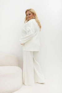 Prążkowany komplet Good Day Ahead w kolorze ecru Plus Size Oversize – widok z tyłu na bluzę o luźnym fasonie i spodnie z prostą nogawką.