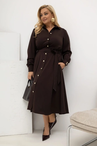 Sukienka koszulowa midi Cocoa Kiss z paskiem, guzikami i kieszeniami czekoladowa PLUS SIZE OVERSIZE
