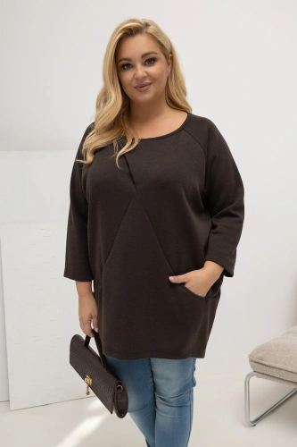 Sweter z dzianiny sweterkowej Brown Secret o asymetrycznym kimonowym kroju z kieszeniami brązowy PLUS SIZE OVERSIZE