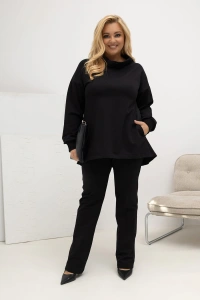 Komplet dresowy z asymetryczną tuniką Chilly Morning czarny PLUS SIZE – pełna stylizacja z luźną tuniką o szerokim, golfowym dekolcie i wygodnymi spodniami.