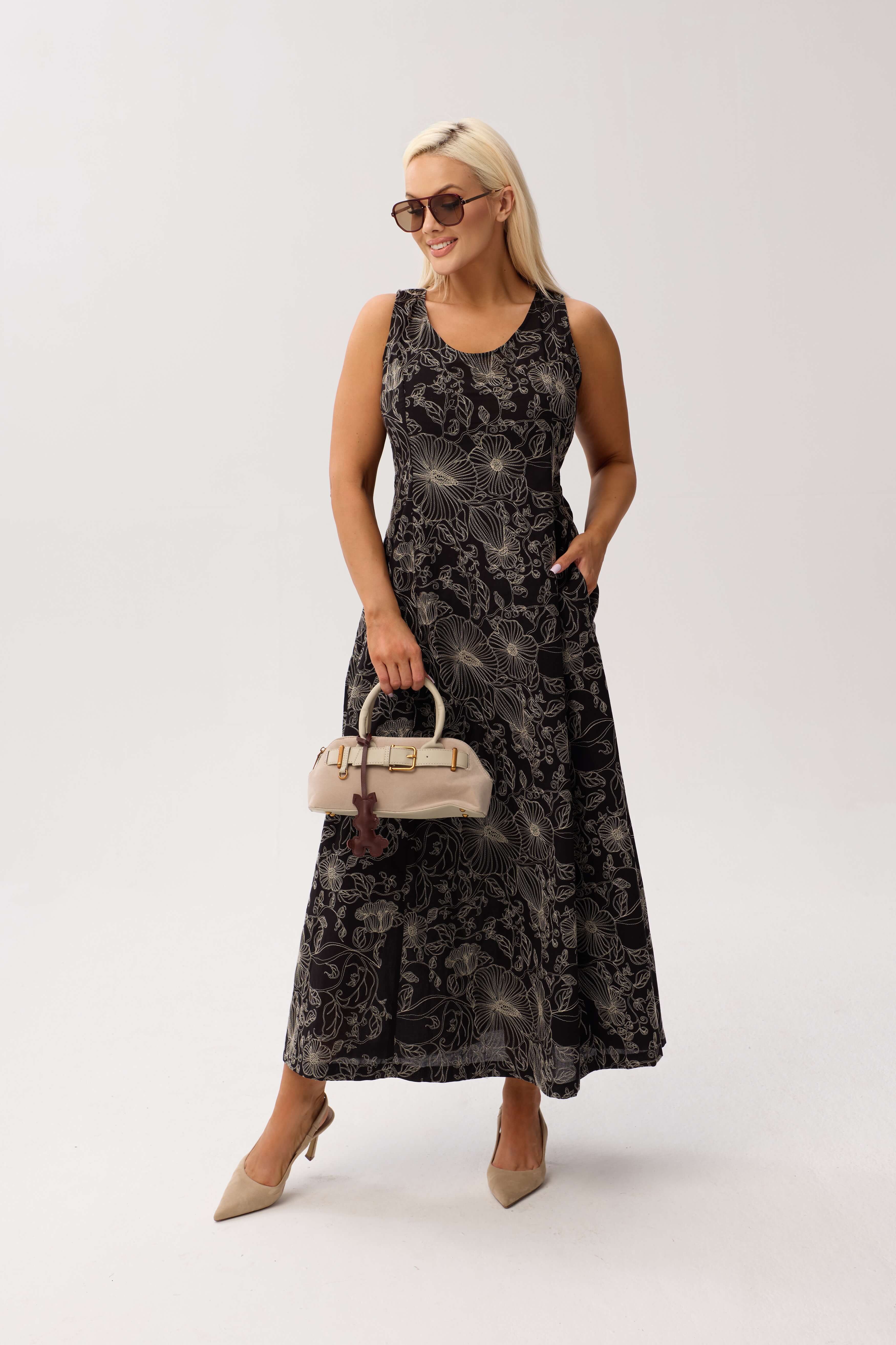 Elegancka sukienka Sevilla Black MAXI bez rękawów, z kieszeniami i kwiatowym printem - 1